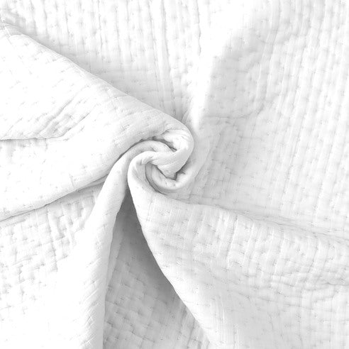 Couvre-lit Hannah blanc - Fabriqué au Canada par Colcha Linens – Image 3