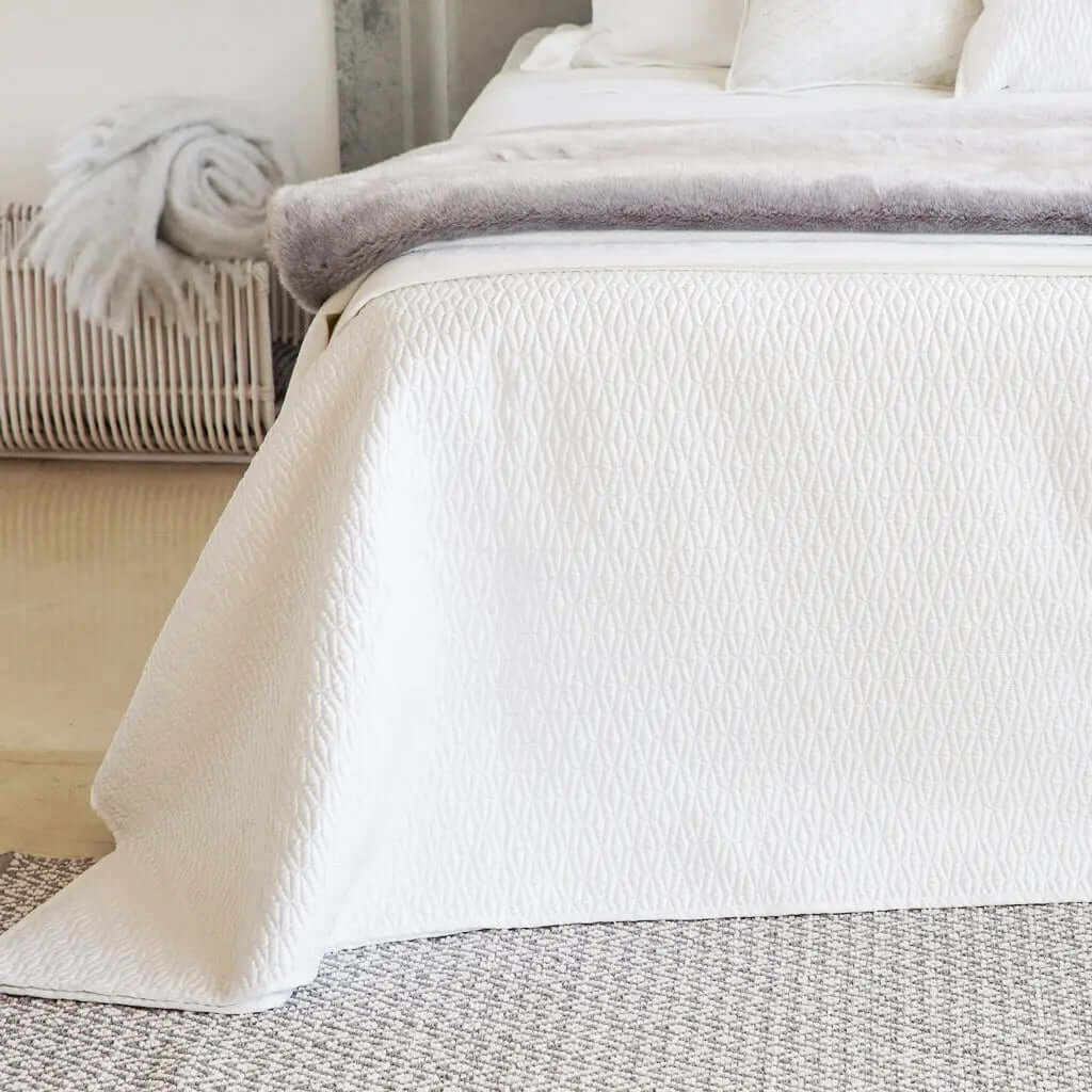 Couverture matelassée DIAMANT ( Blanc ) Couvre-lit ,disponible chez Literie-Déco et moi