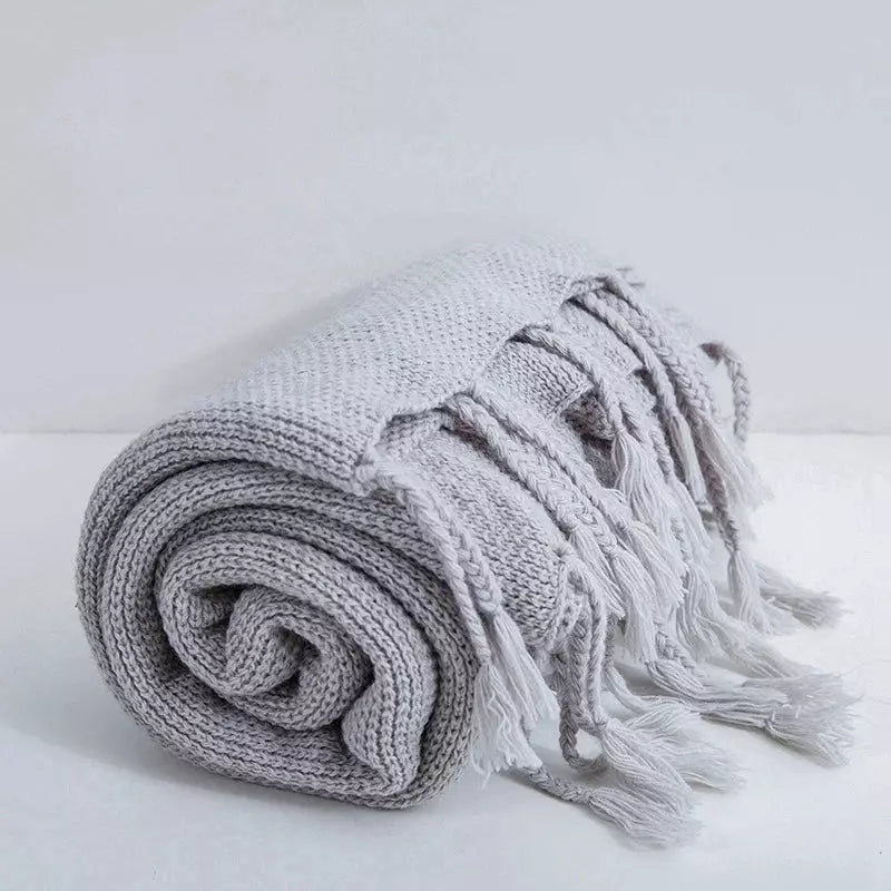 plaid avec pompon | Designix - Boleck grey 130x160cm - https://designix.fr/