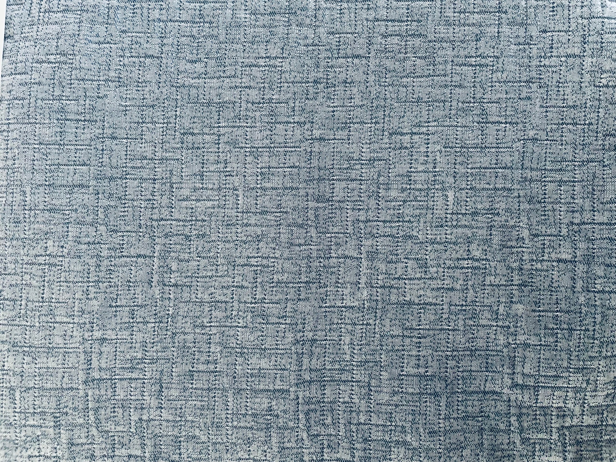 Couvre-lit saphir fait au Québec blanc et bleu – Image 3