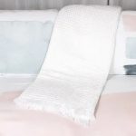 Jeté GAUFRE( Blanc) Jeté  ,disponible chez Literie-Déco et moi 