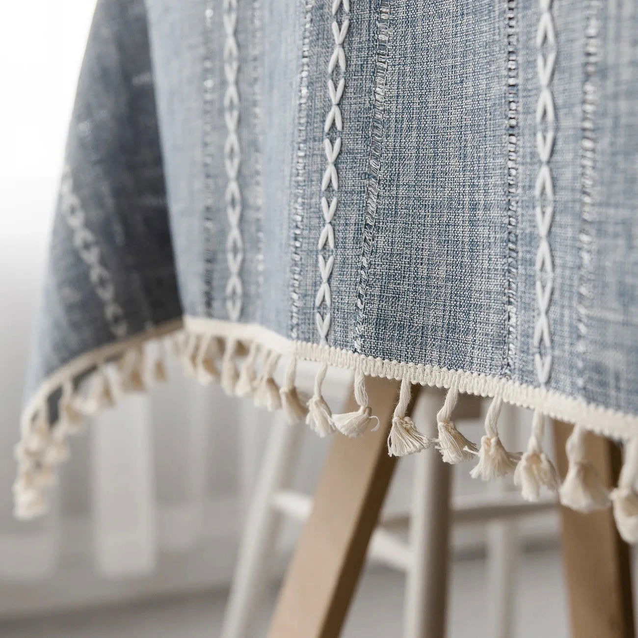Nappe carrée Jacquard coton-lin bleu avec broderie en relief – Image 7