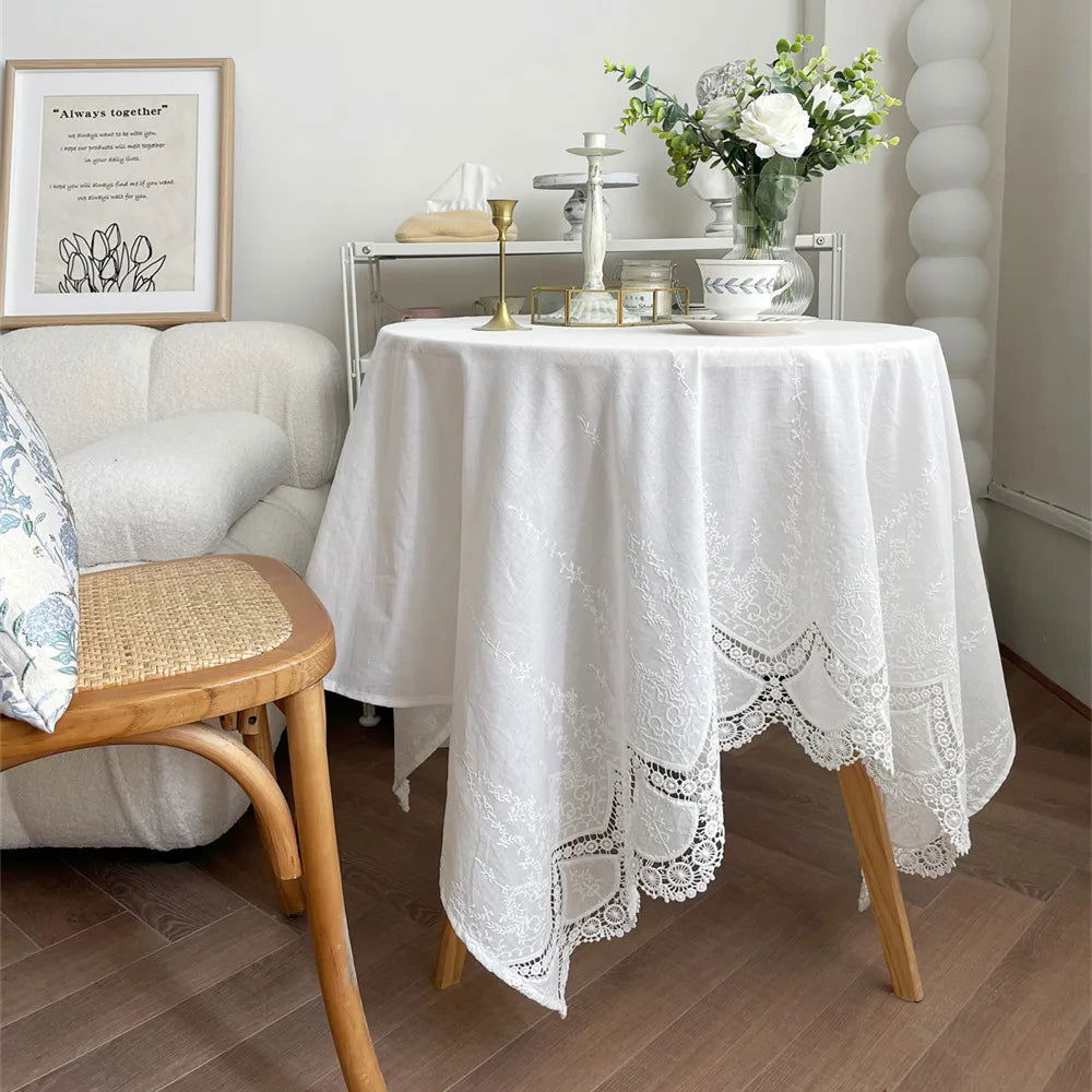 Nappe Carrée en coton brodé à dentelle et motif floral classique – Image 4