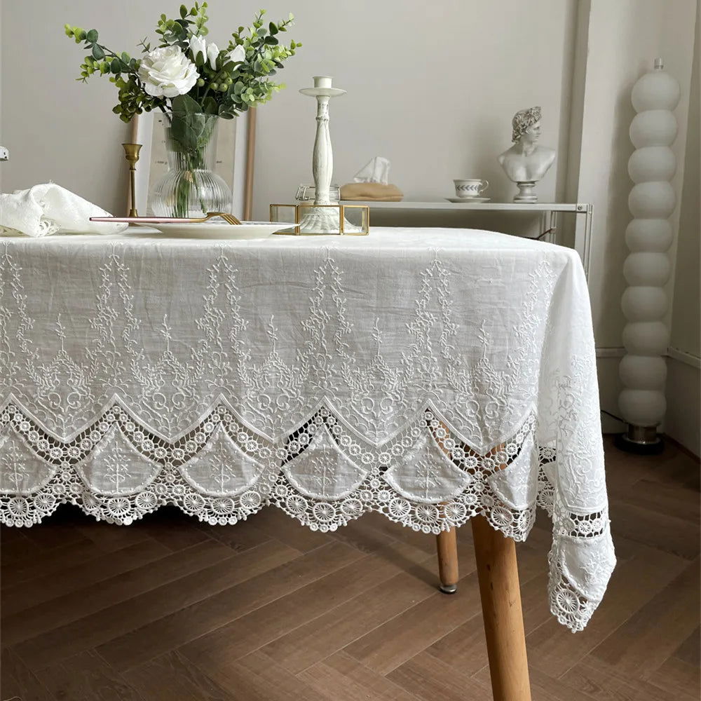 Nappe Carrée en coton brodé à dentelle et motif floral classique – Image 5