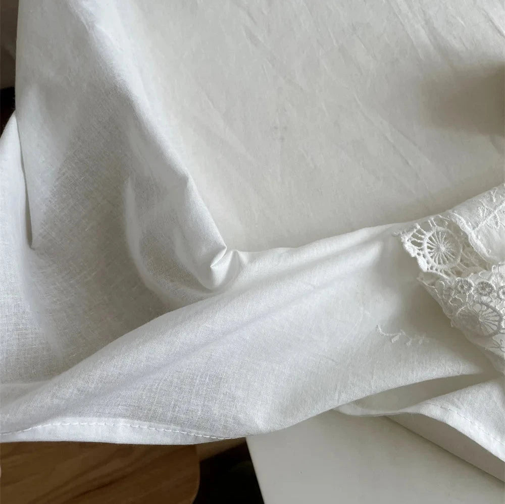 Nappe Carrée en coton brodé à dentelle et motif floral classique – Image 7