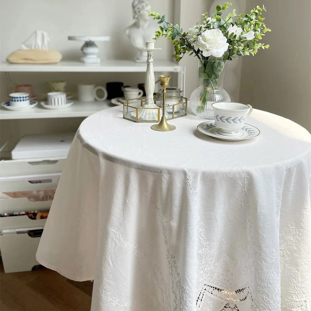 Nappe Carrée en coton brodé à dentelle et motif floral classique – Image 10