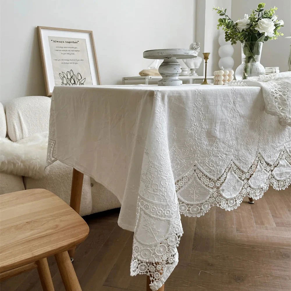Nappe brodée dentelles en coton style fleurie classique