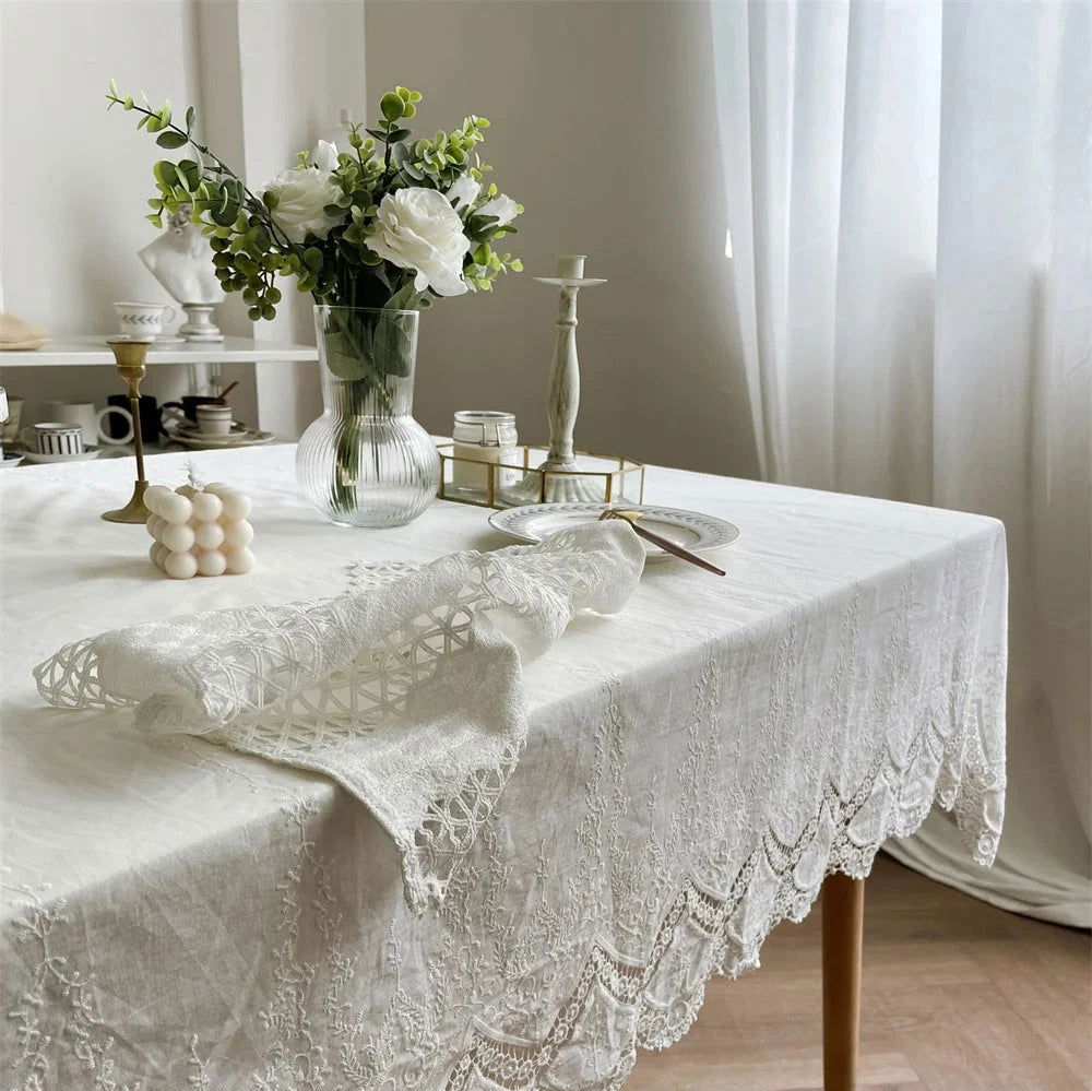 Nappe Carrée en coton brodé à dentelle et motif floral classique – Image 12