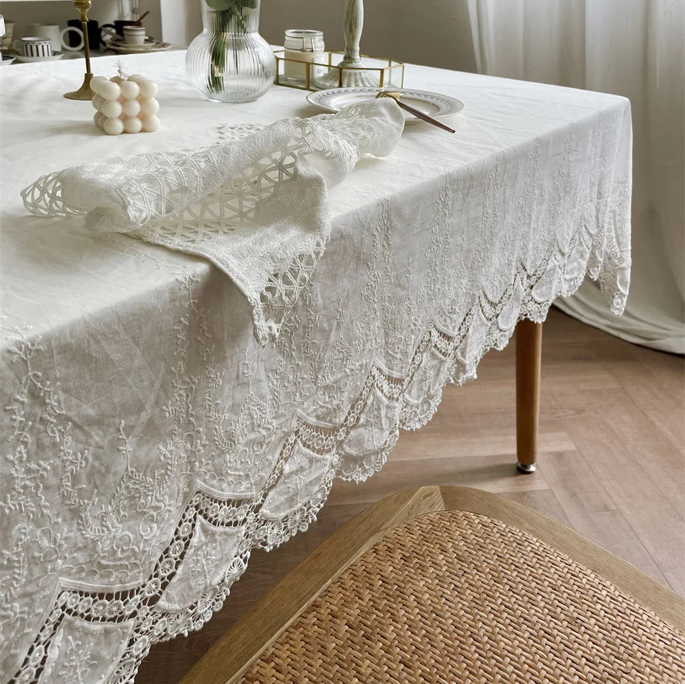 Nappe Carrée en coton brodé à dentelle et motif floral classique – Image 15