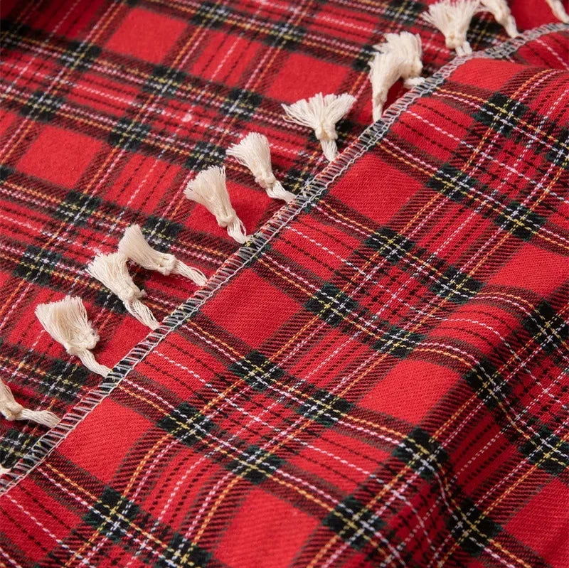 Nappe Carrée festive tartan rouge avec pampilles – Image 6