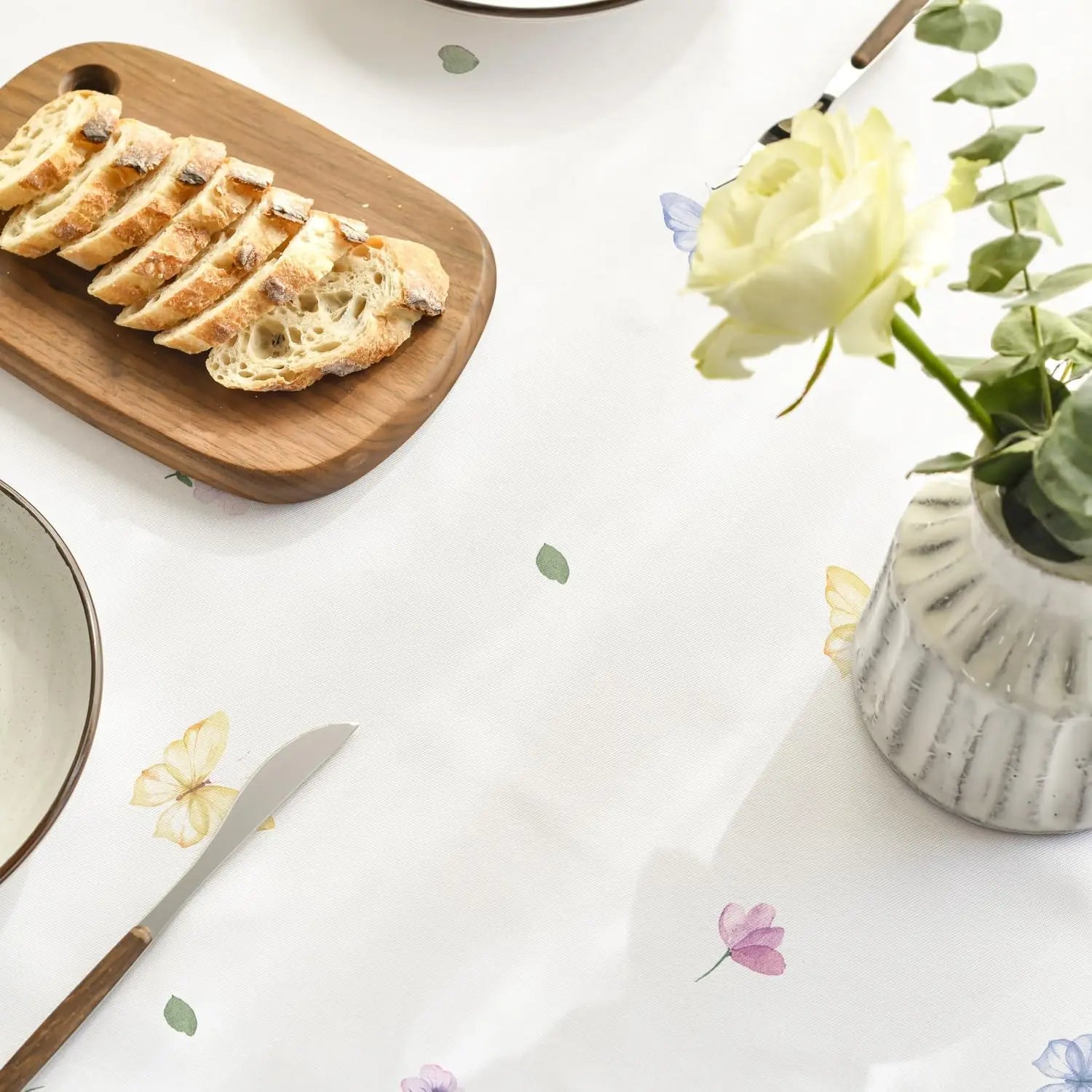 Nappe carrée polyester motif floral et papillons – Image 6