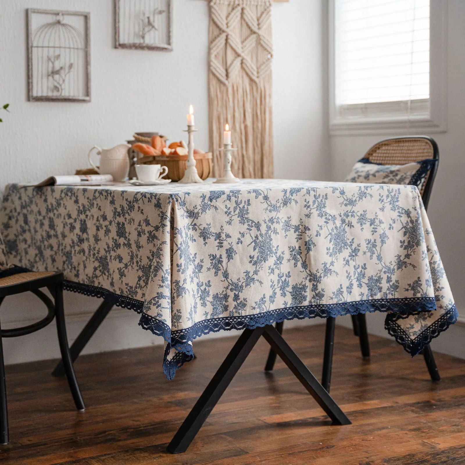 Nappe imprimée fleurie en coton lin bordure dentelle