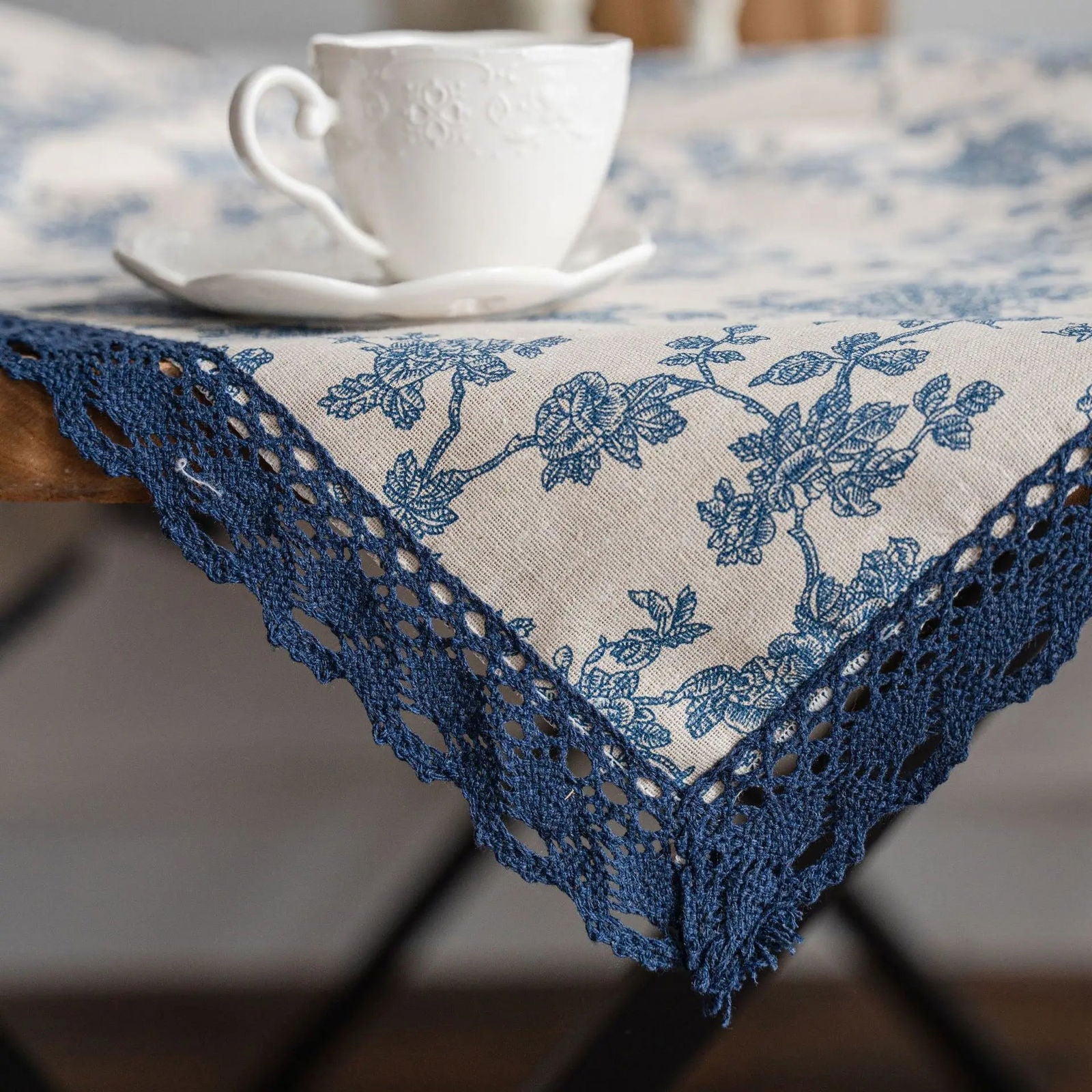 Nappe carrée coton lin à motif floral et dentelle – Image 4