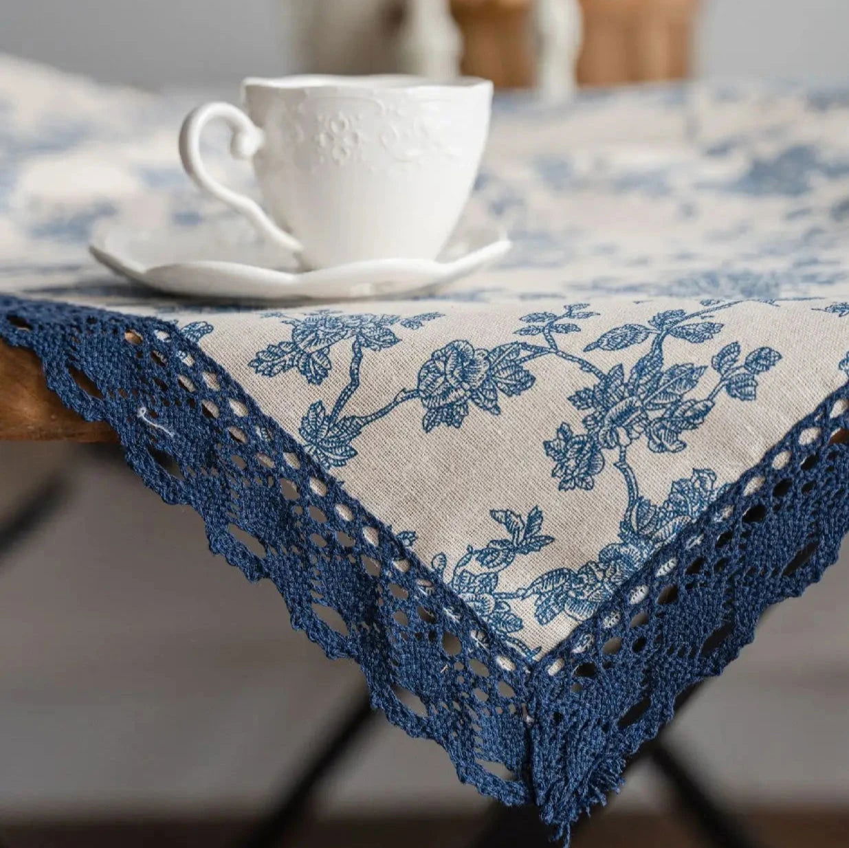 Nappe carrée coton lin à motif floral et dentelle – Image 10