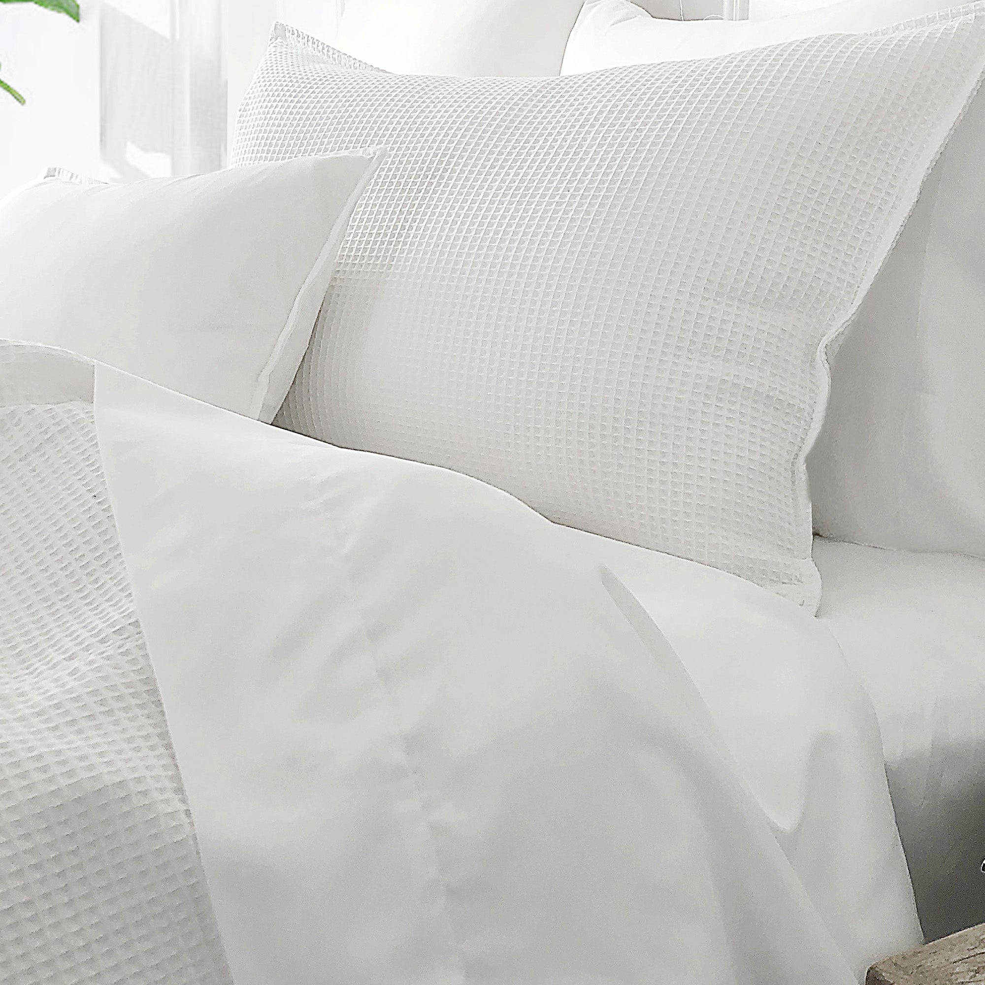 Couvre lit Soma blanc - Fabrication canadienne - Colcha Linens – Image 3