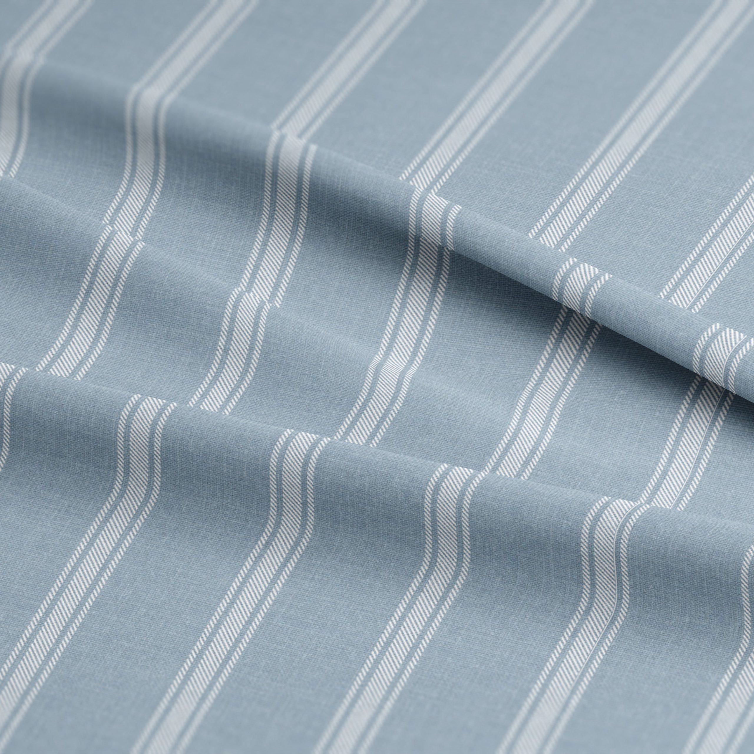 Couvre lit Shay Broad rayé bleu - Fabriqué au Canada par Colcha Linens – Image 3