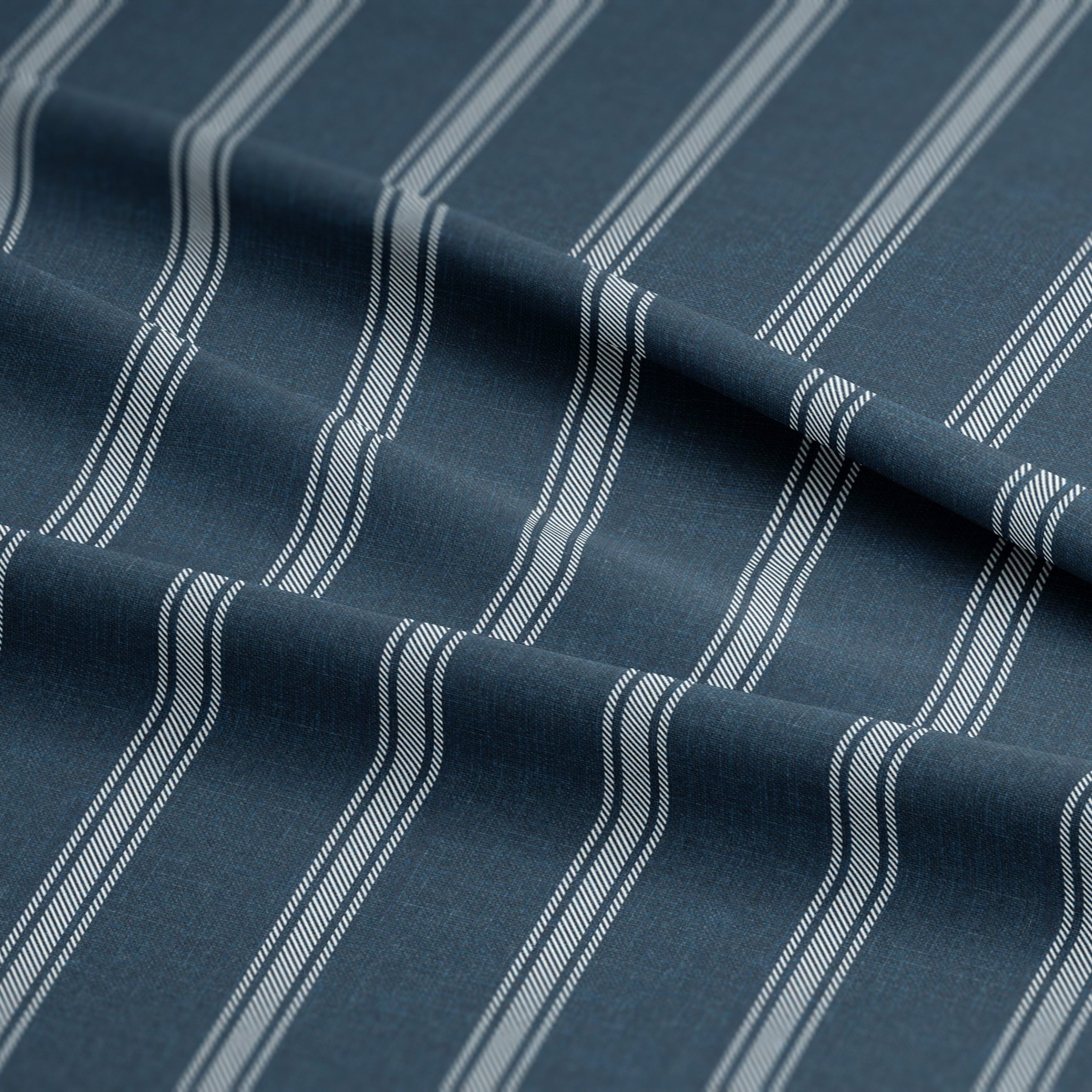 Couvre-lit Shay Broad rayé marine - Fabriqué au Canada par Colcha Linens – Image 4