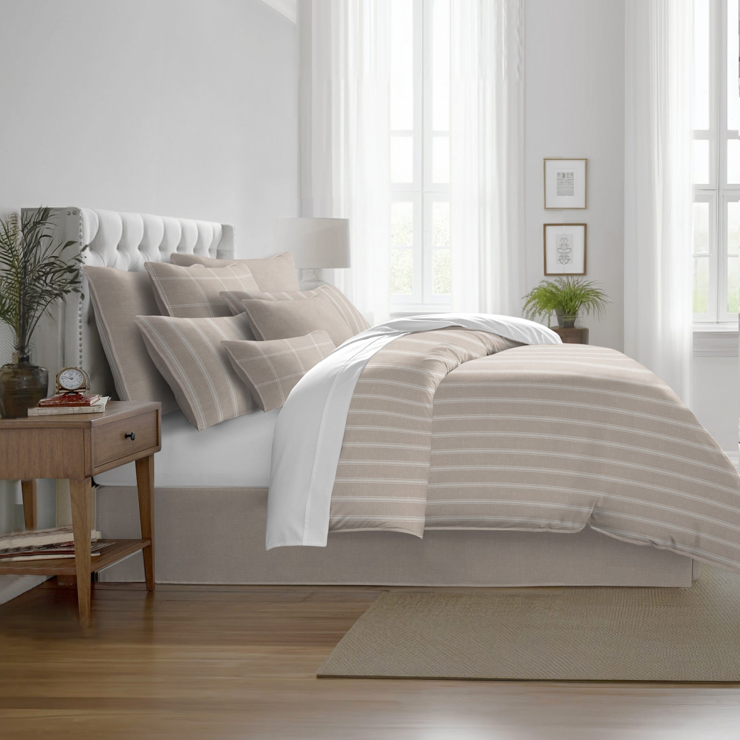 Couvre lit Shay Broad rayé naturel - Fabriqué au Canada par Colcha Linens – Image 2