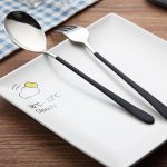 Couverts de table inox design scandinave avec manche noir