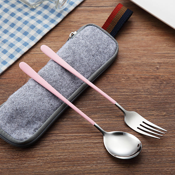 Couverts de table style nordique avec manche rose