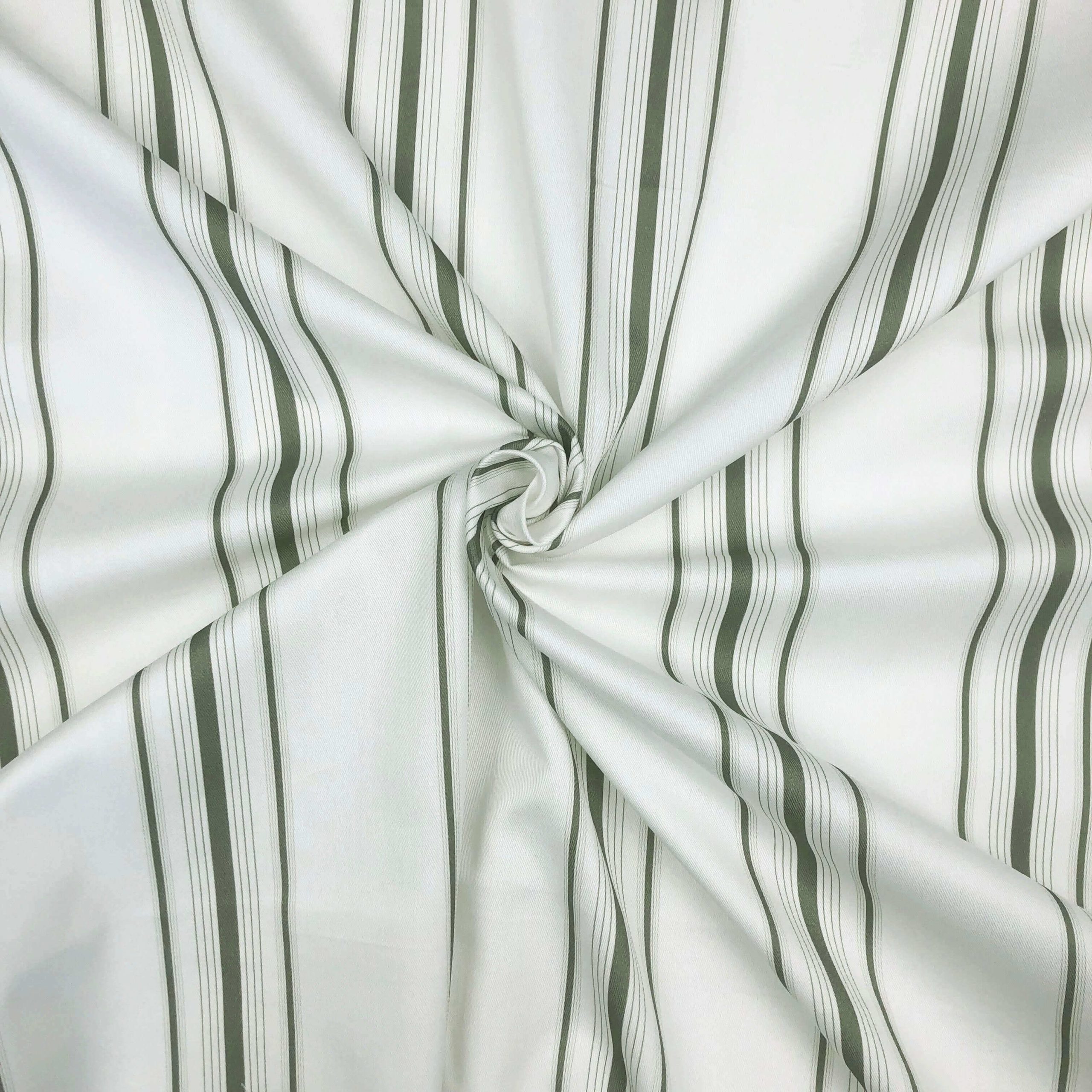 Couvre-lit August Stripe vert fabriqué au Canada par Colcha Linens – Image 3