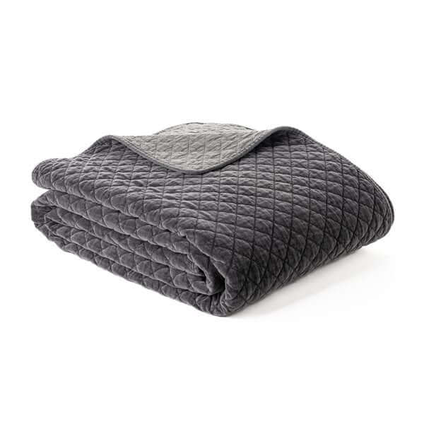 Foulard de lit en velours gris DOVE Chemin de lit ,disponible chez Literie-Déco et moi