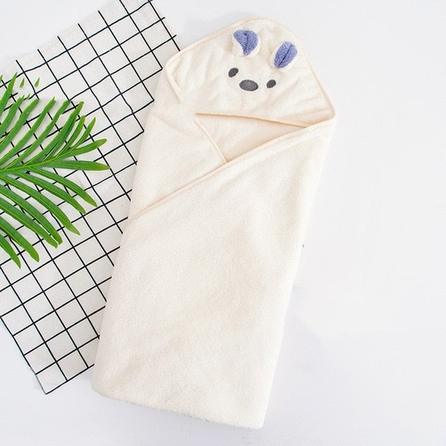 serviette de bain bébé avec capuche blanche