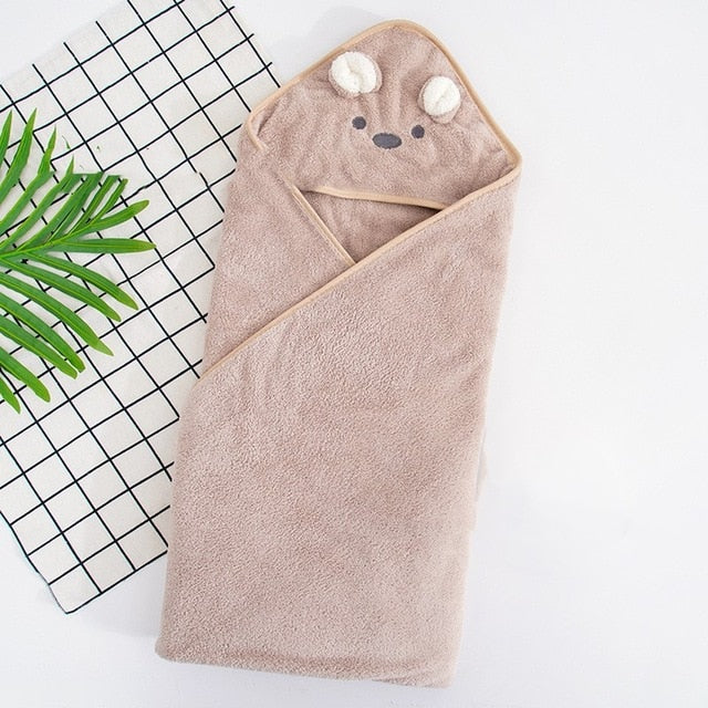 serviette de bain bébé avec capuche brune
