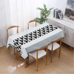 Nappe rectangulaire en polyester résistant aux taches