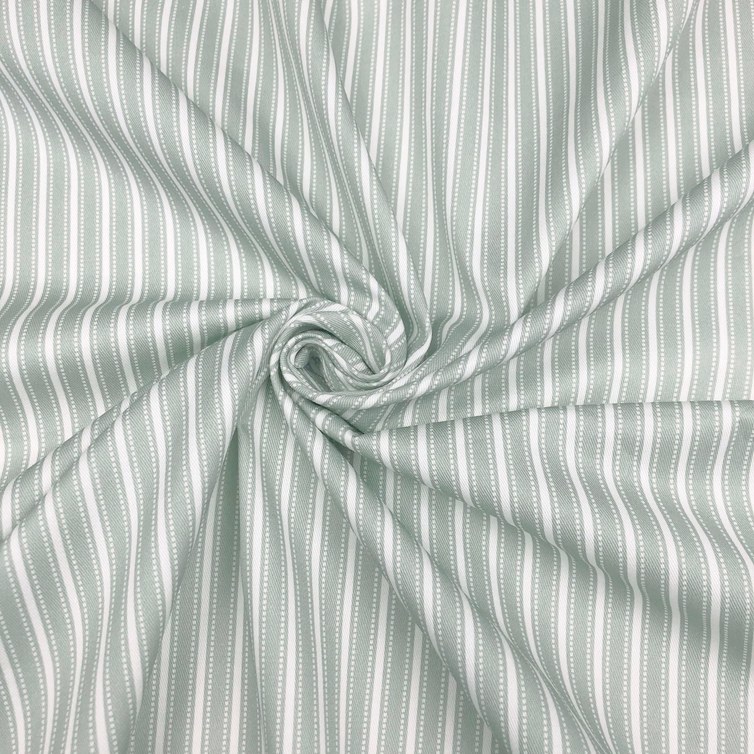 Couvre-lit Ruben vert sauge - Fabriqué au Canada par Colcha Linens – Image 4