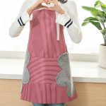 Tablier de cuisine imperméable et facile à nettoyer avec des surfaces essuie-mains Rouge